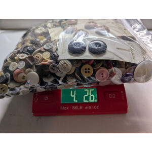 Huge Lot of Antique & Vintage Buttons Glass Metal Bakelite Mother Of Pearl 4lbs+